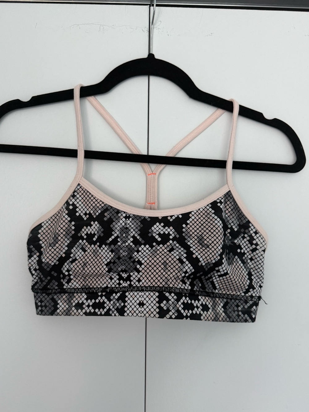 Lululemon Flow Y Bra IV Ziggy Snake